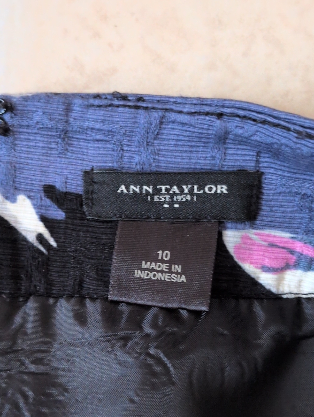 Ann Taylor Floral Pencil Skirt Size 10 - Picture 2 of 5